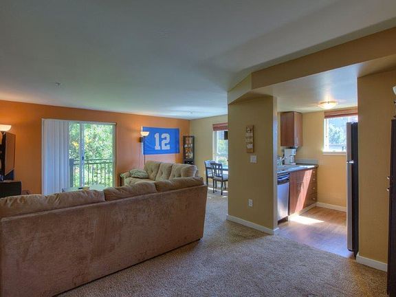 2nd image of 108 5th Ave S Unit 606