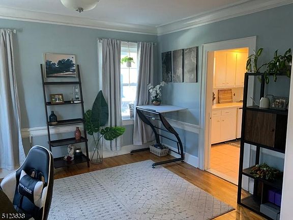 4th image of 821 Bloomfield Ave #1