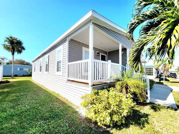 99 Jose Gaspar Dr, N Ft Myers, FL 33917