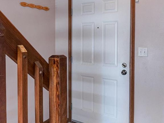 3rd image of 193 Glenkirk Dr