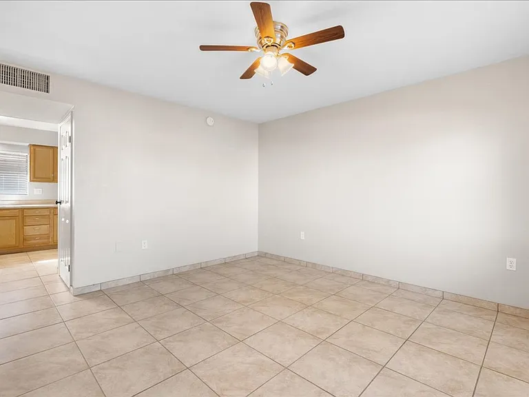 2207 N 9th Ave — Photo 5