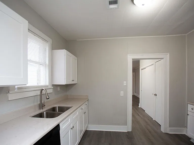 5219 W 29th St — Photo 10