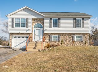 296 Fenimore Dr, Inwood, WV 25428