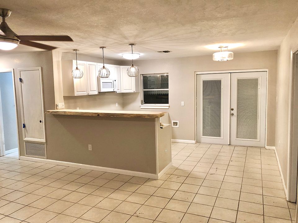 1st image of 3585 Emerson Ave