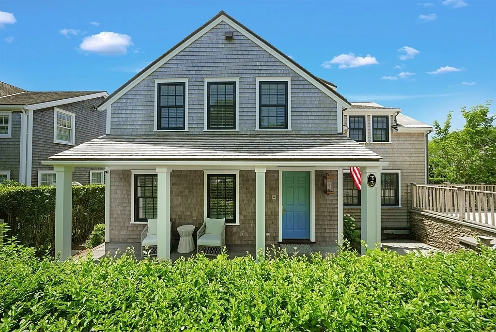 6 bed, 8.0 bath, 6000 sqft, $25,000 — Photo 2