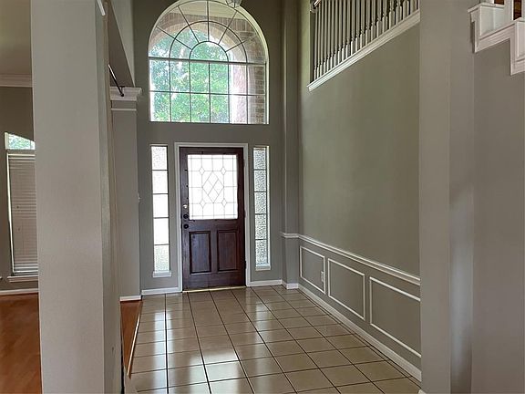 2nd image of 2326 Edgewood Dr