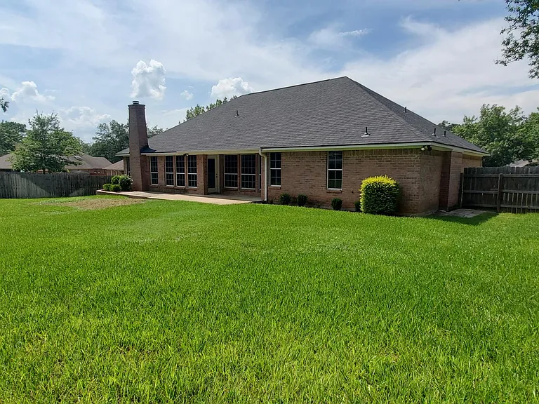 18257 Springmill Ct — Photo 43