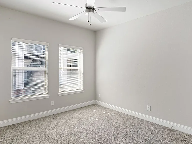 Larkin Apartment Homes — Photo 94