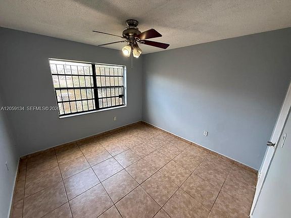 3rd image of 1325 W 68th St APT 111