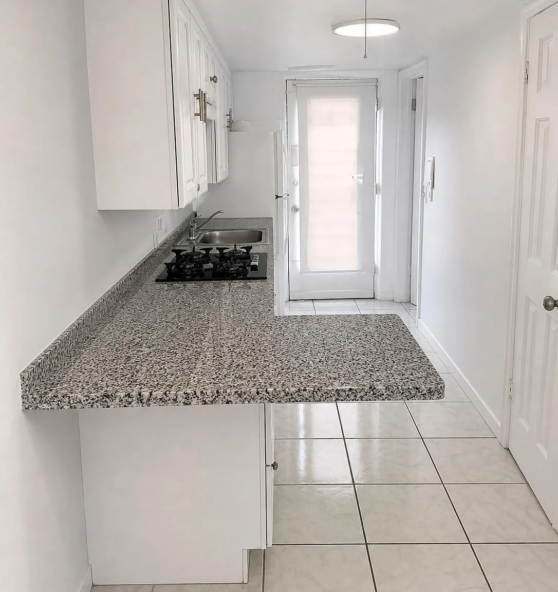 Studio, 500 sqft, $1,600 — Photo 4
