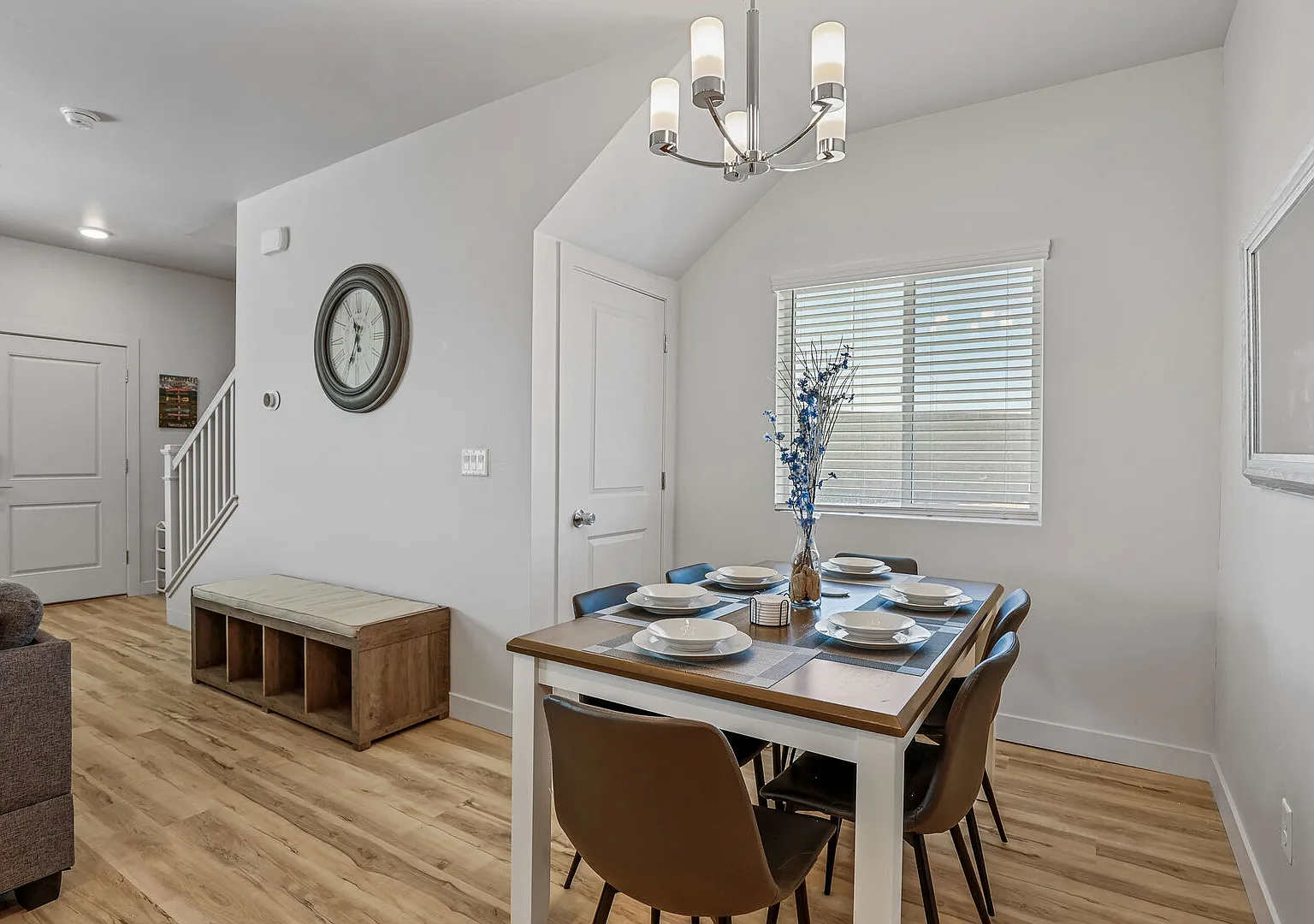 3 bed, 2.5 bath, 1600 sqft, $3,200 — Photo 3