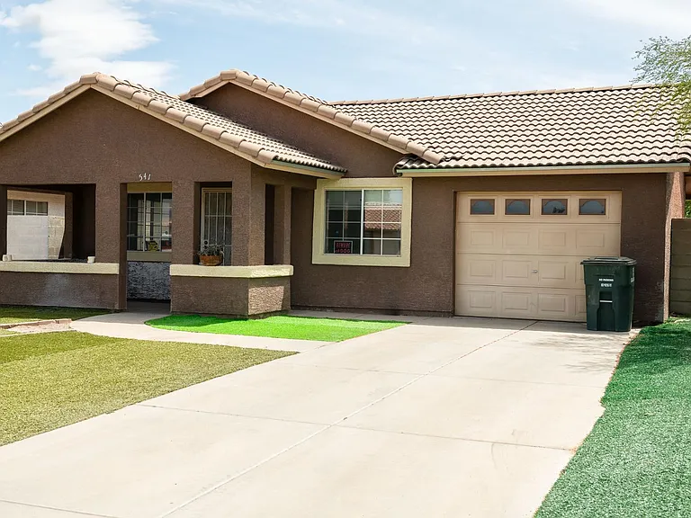 541 W Melrose Dr — Photo 3