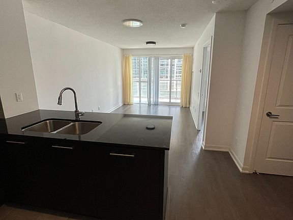 3rd image of 5162 Yonge St #611