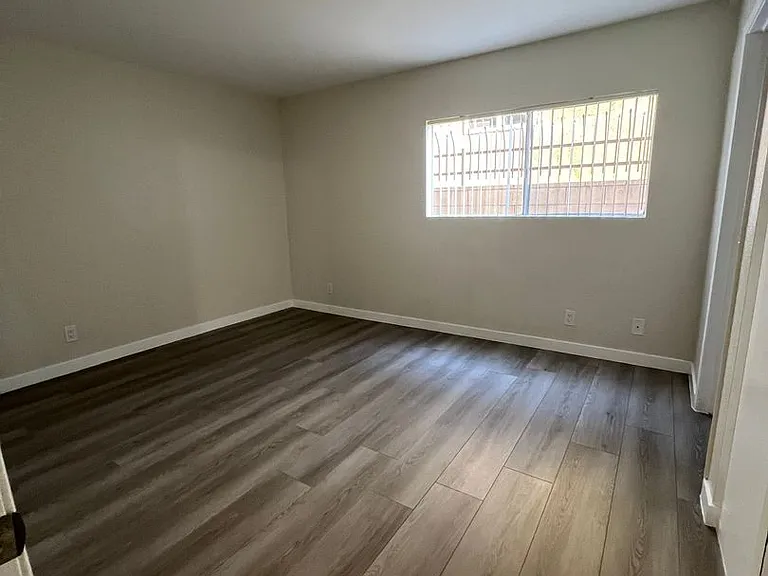 Columbus Apartments — Photo 13