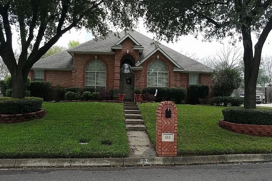 1st image of 812 Hunters Glen Trl