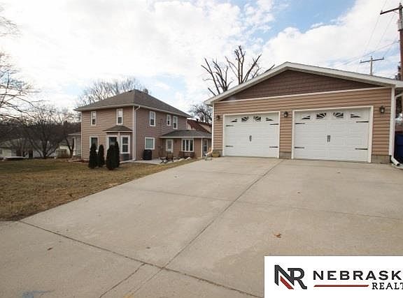 3rd image of 906 Avenue D