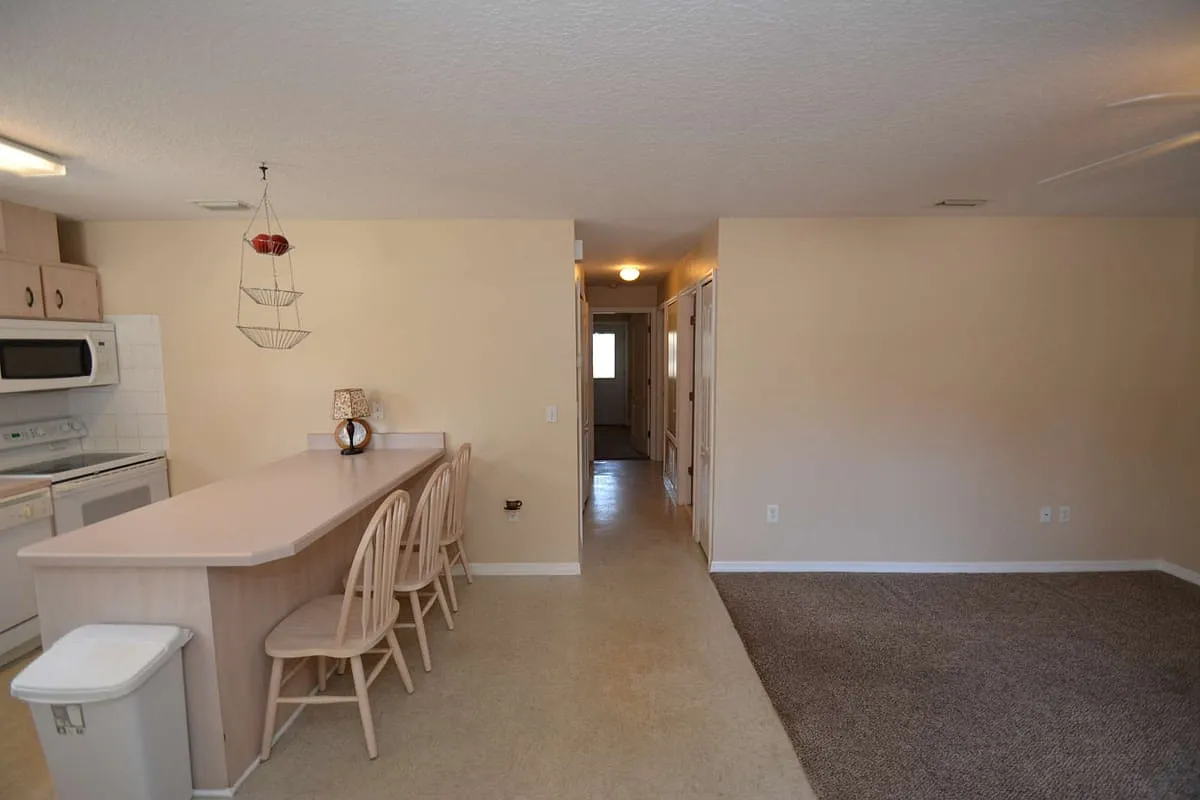 4 Wheeler Pl Unit B — Photo 2