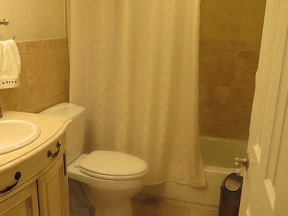 5th image of 674 Pinecrest Dr APT 303