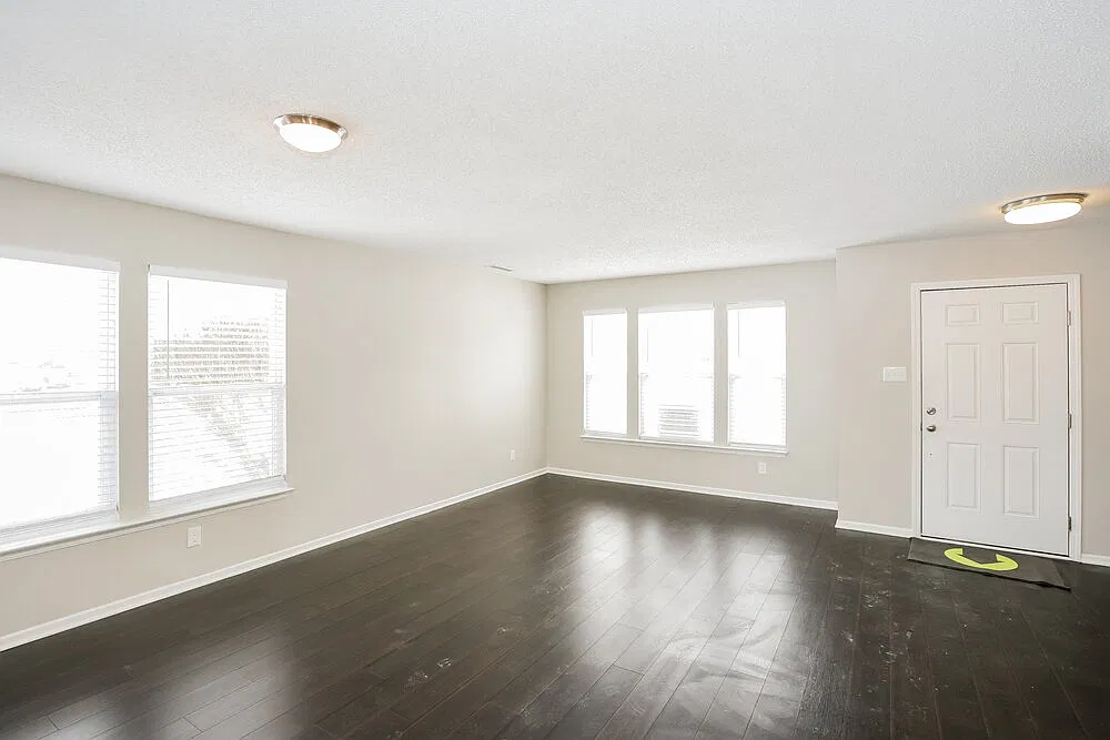 3 bed, 2.5 bath, 2602 sqft, $2,485 — Photo 4