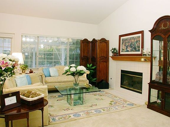 Large living room - new carpet