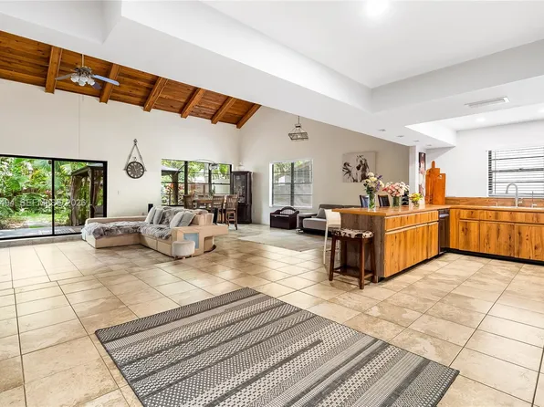 3340 Oak Dr, Hollywood, FL 33021