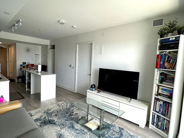 8 Tippett Rd #808 — Photo 3