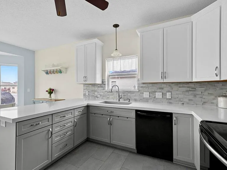 2621 Lake Lucerne Dr — Photo 17