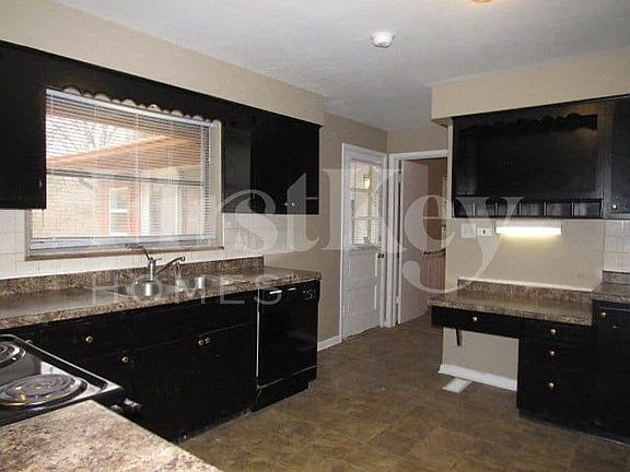 3rd image of 4430 Wycombe Ln