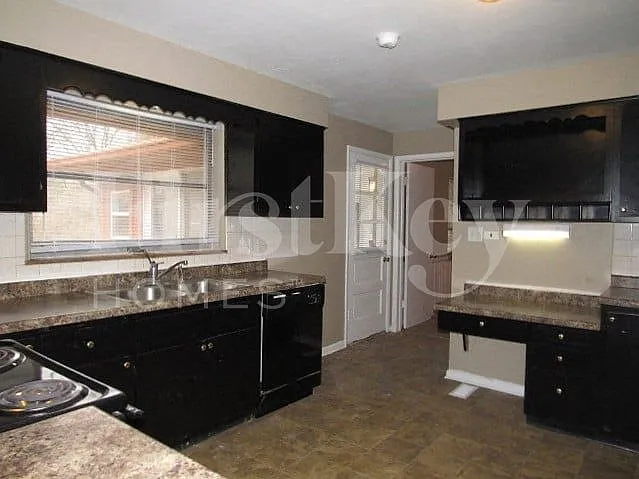 4430 Wycombe Ln — Photo 3