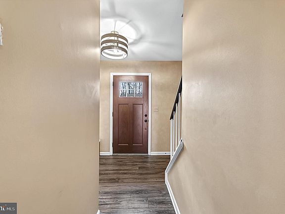 5th image of 437 Fairford Ct