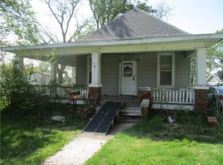 703 S Locust St, Pana, IL 62557