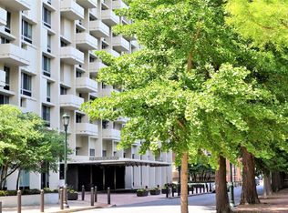 604 S Washington Sq APT 905, Philadelphia, PA 19106