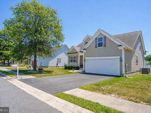 3rd image of 303 Amberly Ct