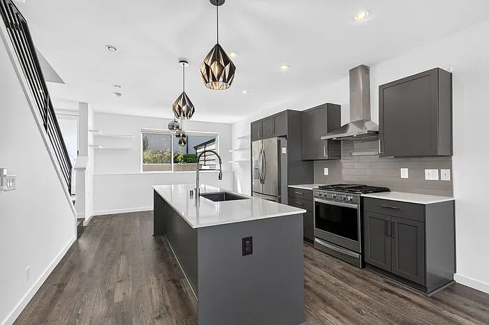 3 bed, 3.0 bath, 1617 sqft, $3,950 — Photo 4