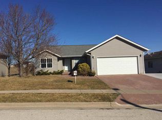 216 Buckeye Ln, Riverside, IA 52327