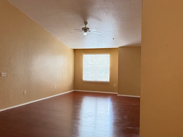 16381 Enclave Village Dr — Photo 3