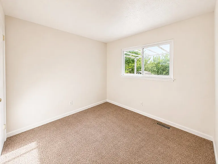 11214 Pyramid Rd — Photo 4