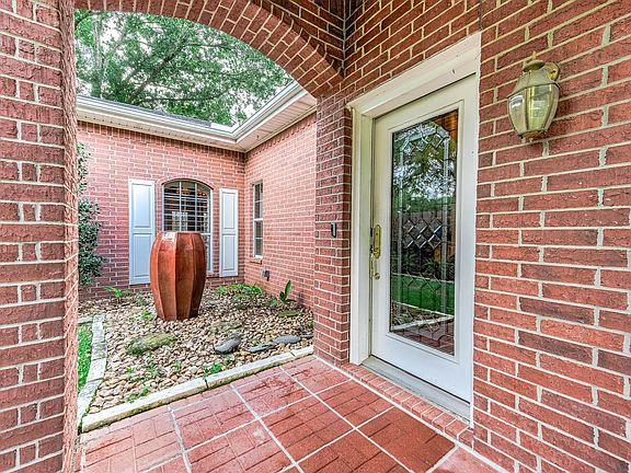 4th image of 2618 Village Ct