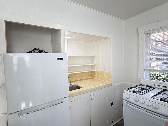 5th image of 2032 Vista Del Mar St #5