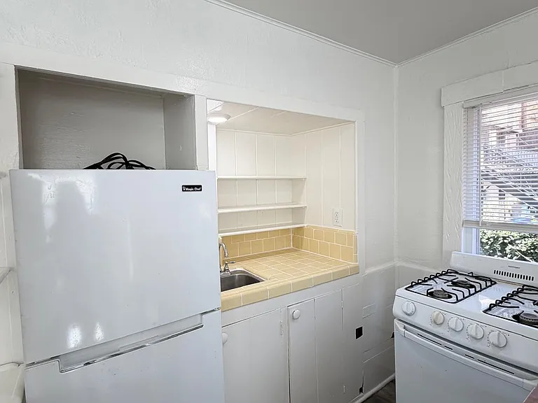 2032 Vista Del Mar St #5 — Photo 5