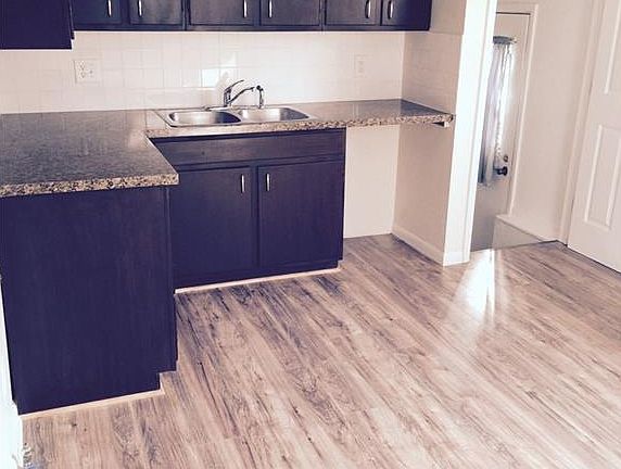 2nd image of 824 Longson Ave