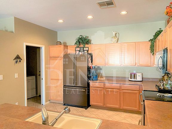 3rd image of 706 N Tangerine Dr