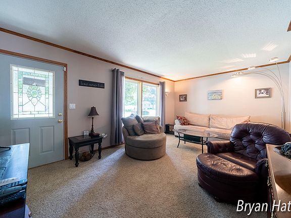 2nd image of 3828 Jupiter Ave NE