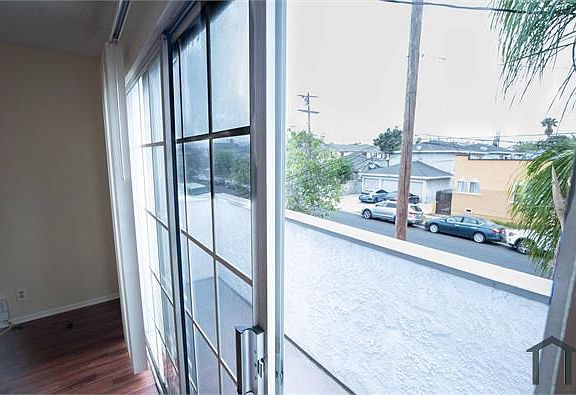 5th image of 247 W 12th St