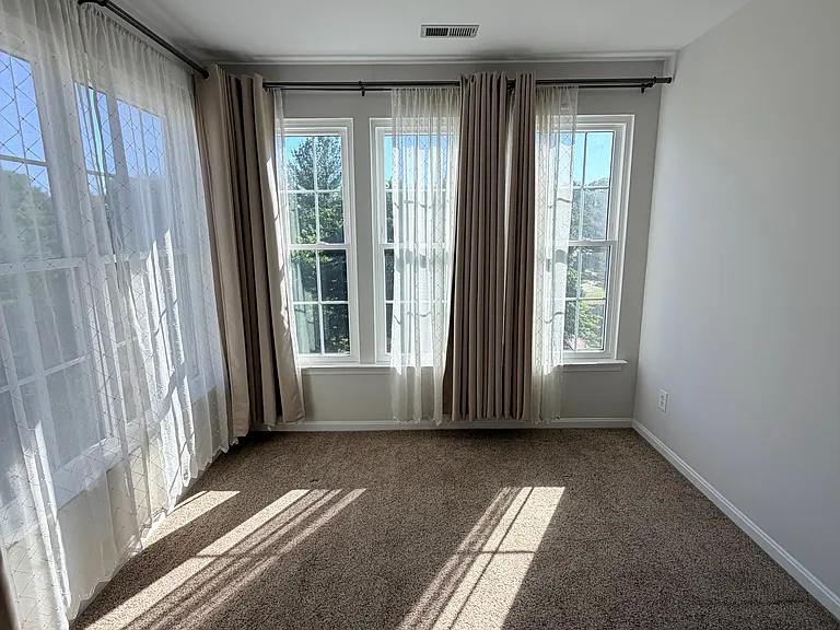 8 Crenshaw Ct — Photo 27