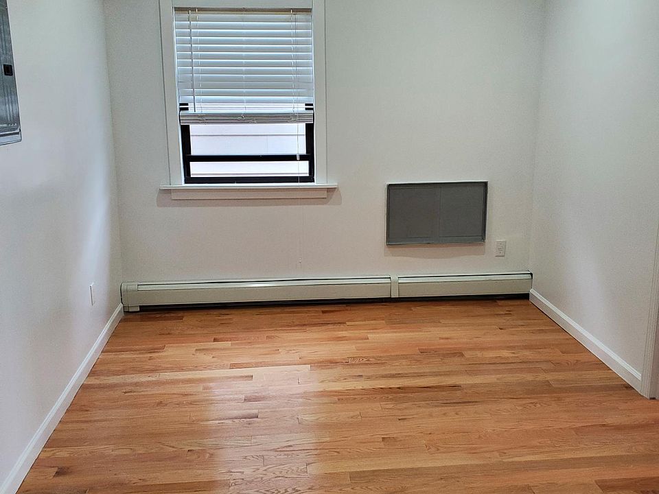 1st image of 15236 Roosevelt Ave