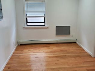 15236 Roosevelt Ave, Flushing, NY 11354