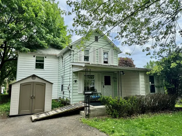 21 Brewster St, Johnson City, NY 13790