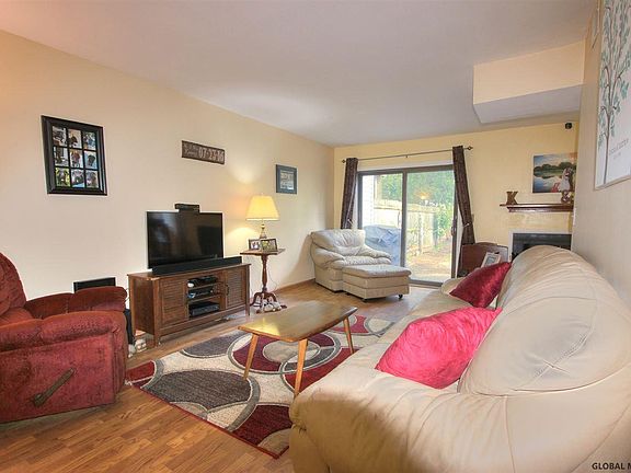 5th image of 24 Tallow Wood Dr