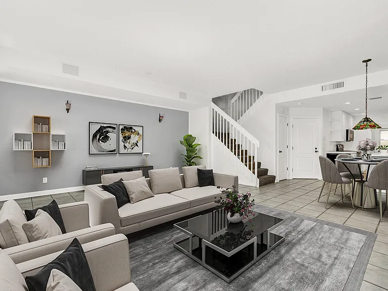 133 Wentworth Ct — Photo 2